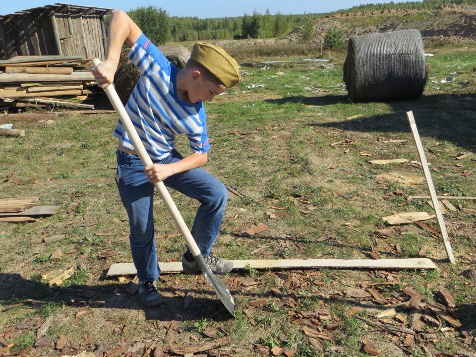 В эти выходные волонтеры ударно трудятся на главной декорации фильма под Медынью