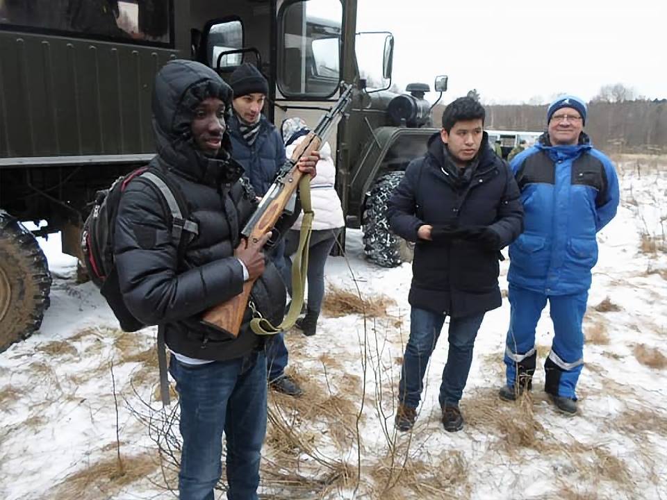 Более 70 активистов из 12 стран мира прошли военно-историческим маршрутом в Ильинском Более 70 активистов из 12 стран мира прошли военно-историческим маршрутом в Ильинском