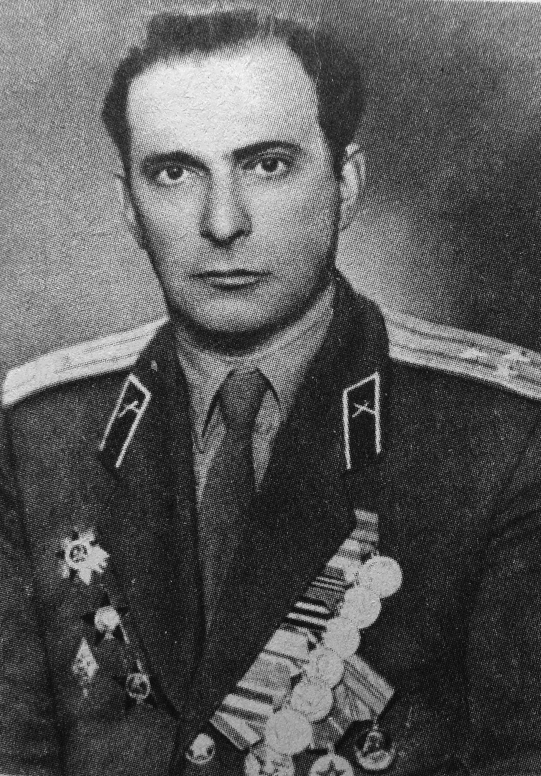 ГЕРОЙ ИЗ АРМЕНИИ: ИЗ ИСТОРИИ БОЕВ НА ИЛЬИНСКОМ РУБЕЖЕ 1941 г. ГЕРОЙ ИЗ АРМЕНИИ: ИЗ ИСТОРИИ БОЕВ НА ИЛЬИНСКОМ РУБЕЖЕ 1941 г.