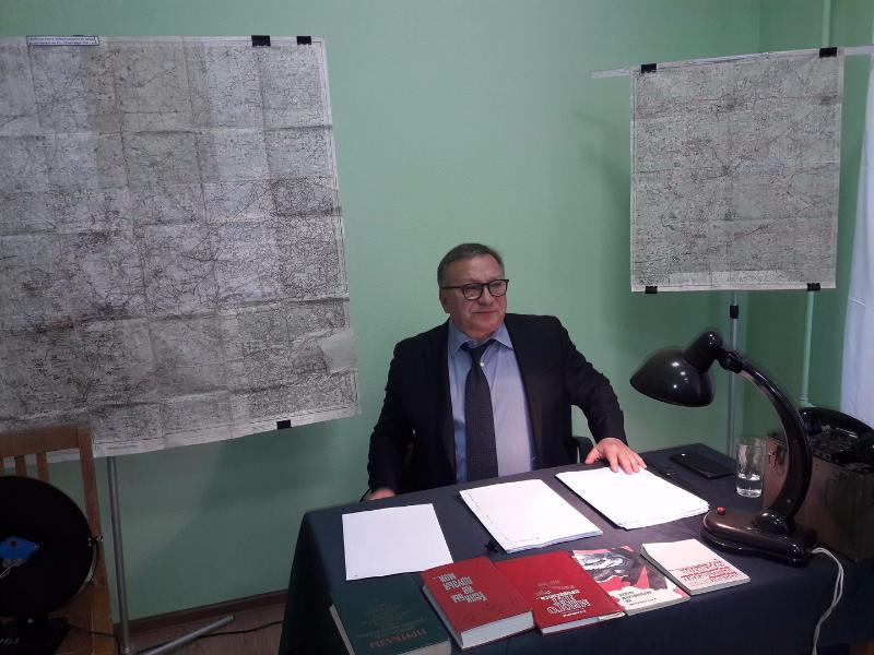 Генеральный продюсер фильма о подвиге подольских курсантов на Ильинском рубеже Игорь Угольников представил первый вариант сценария картины Генеральный продюсер фильма о подвиге подольских курсантов на Ильинском рубеже Игорь Угольников представил первый вариант сценария картины